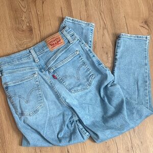 Levi’s Light Blue High Waisted Women's Mom Jeans
